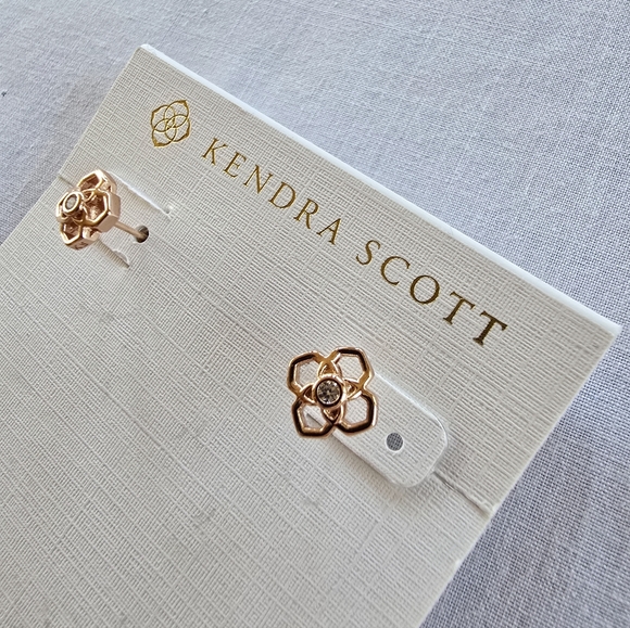 NWOT Kendra Scott Rue Rose Gold Stud Earrings - Picture 3 of 6